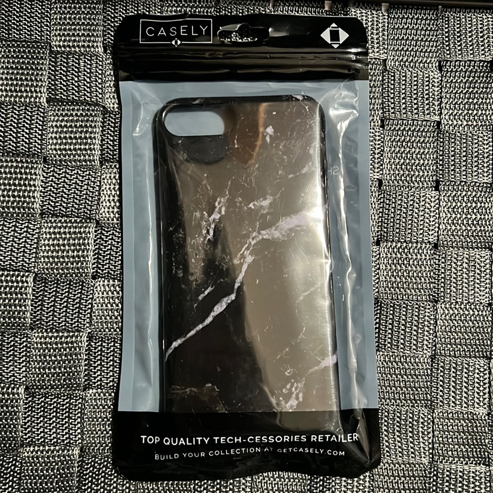 iPhone 8+ marble Casely case